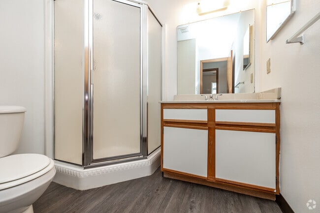3BR, 2BA - 1,121SF - Second Bathroom