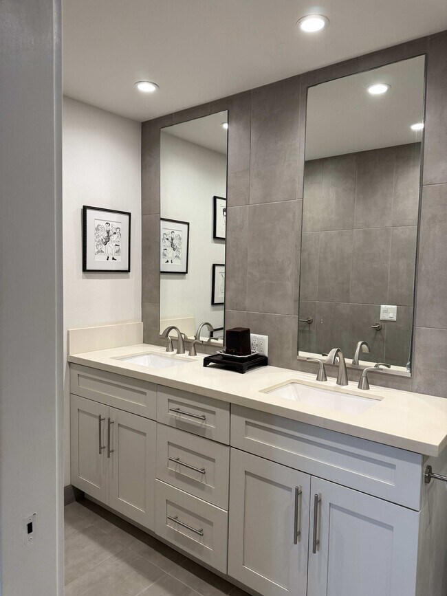 Photo - 220 Kaiola Pl