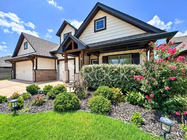Building Photo - Spacious Craftsman Home on cul-de-sac