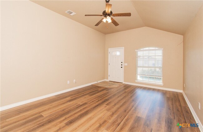 Photo - 402 Sladecek Dr