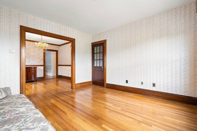 Photo - 19-21-21 Augustus Ave Unit 2