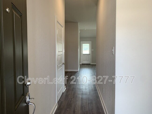 Photo - 708 Stonemanor Bay