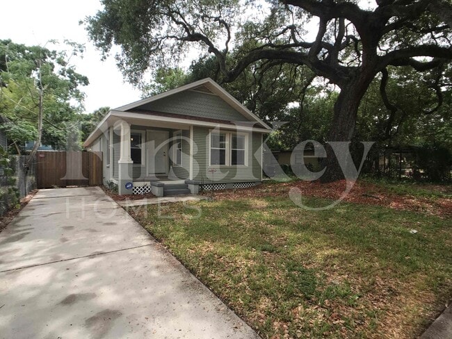 Photo - 1736 W Pine St