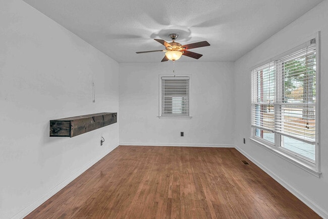 Photo - 203 Pineview Rd