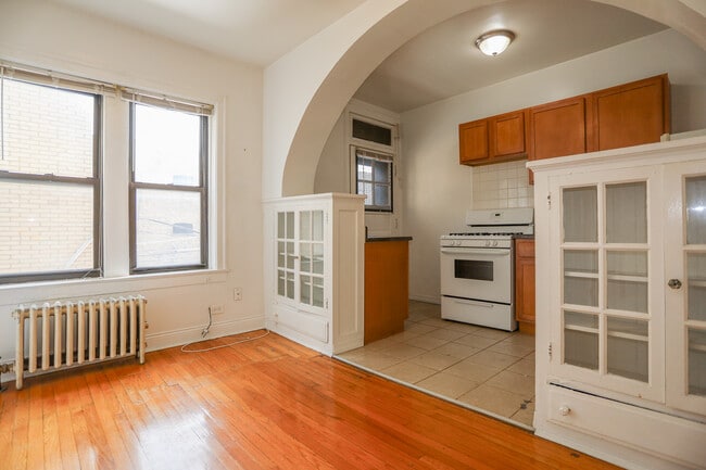 Building Photo - 1624 W Lunt Ave Unit #3A