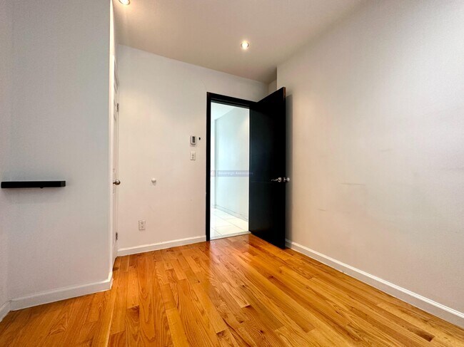 953 Columbus Ave Unit 3N