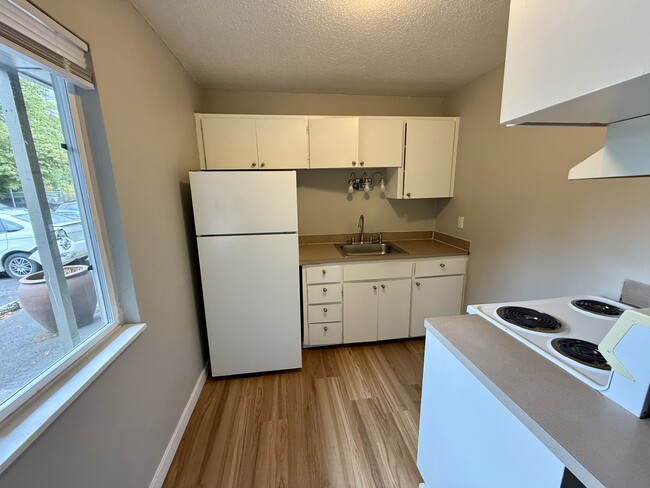Unit #03 Kitchen - Cathedral Park Apartments
