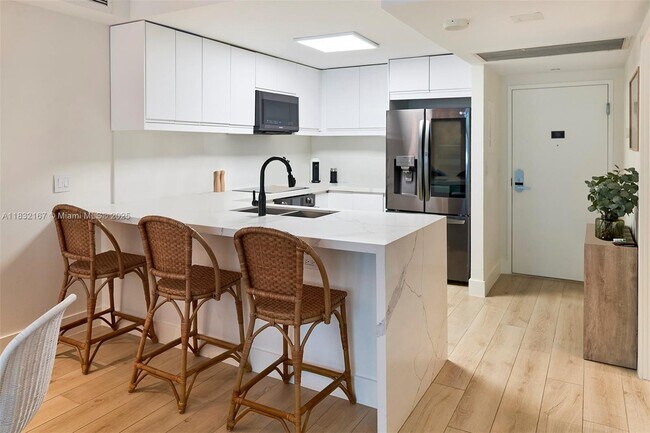 Photo - 2301 Collins Ave Unidad 329