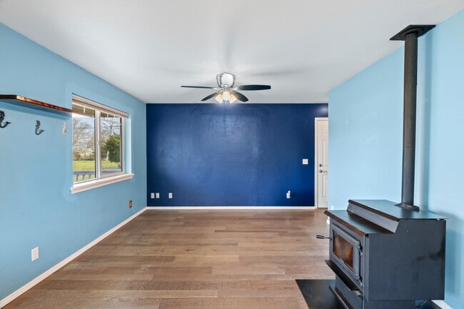 Photo - 221 W Seattle Ave