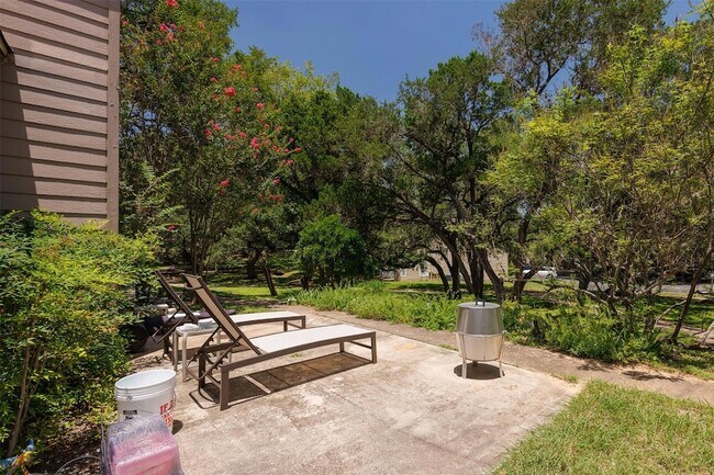 4 Townhouse Cir