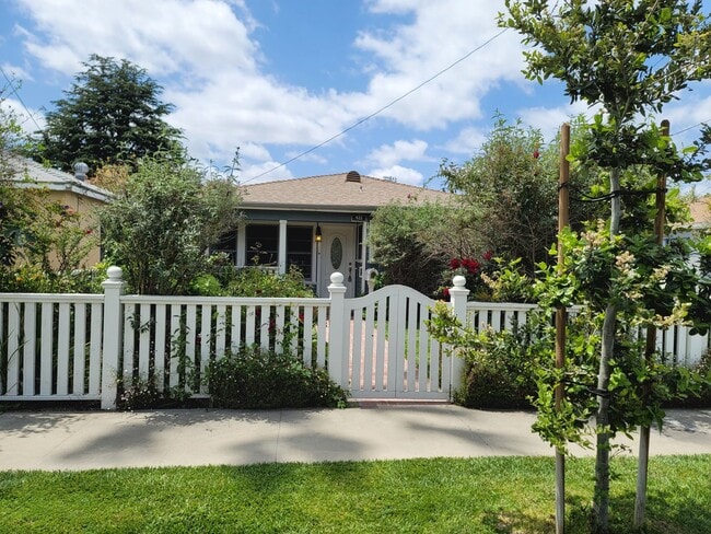 Building Photo - 422 N Shaffer St