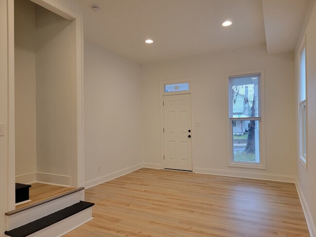 Photo - 115 E Chestnut St