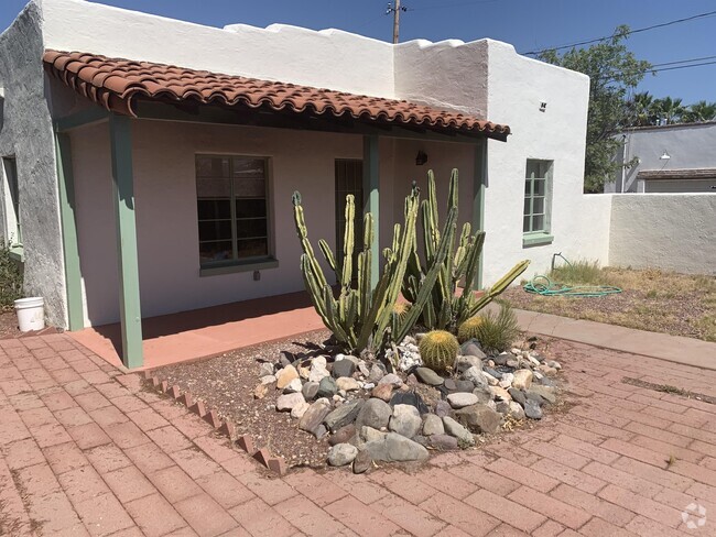 Building Photo - 631 N Tucson Blvd Rental