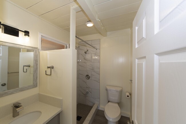 Photo - 723 Hoomalimali St