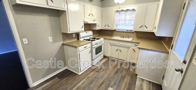 Photo - 20 E 12th St