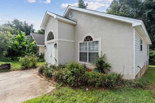 Photo - 2961 Viking Way
