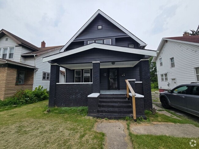 Building Photo - 3 Bedroom House