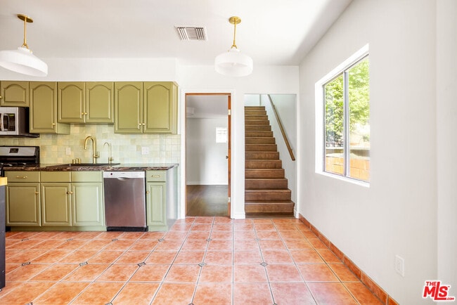 Photo - 5129 Chester St