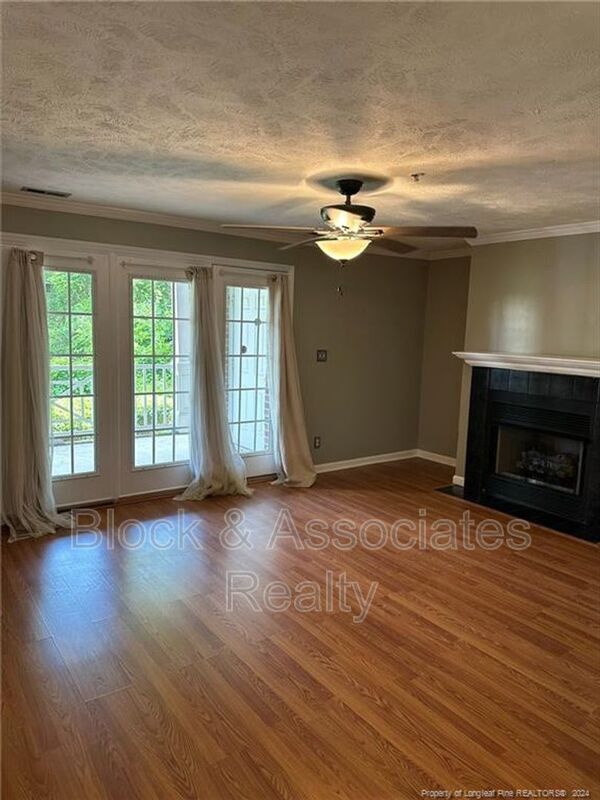 Photo - 400 Bubble Creek Ct Unidad #3 Rental