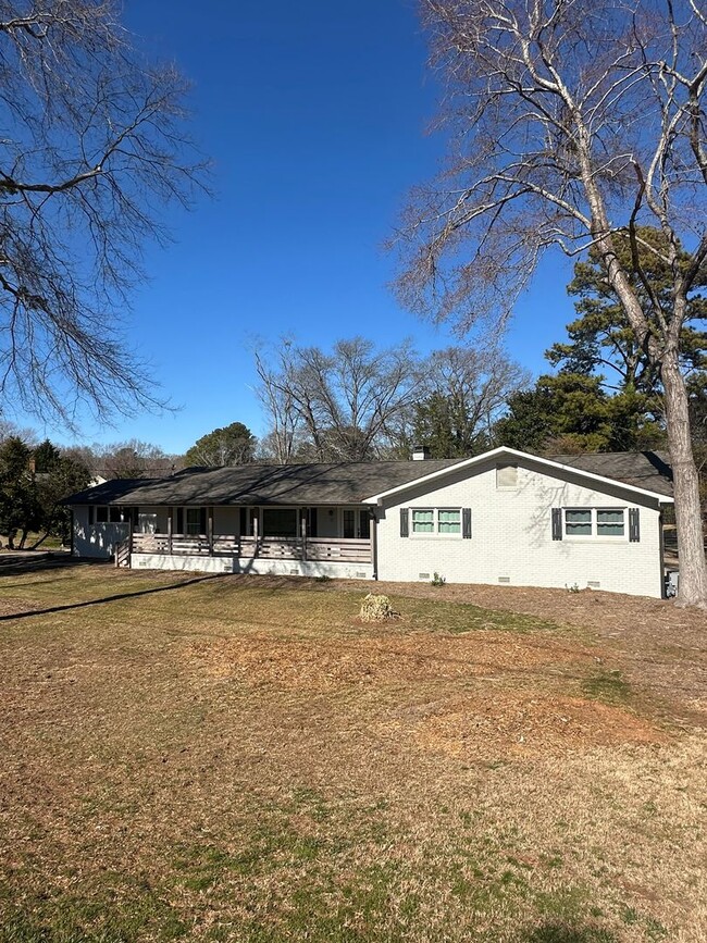 Gorgeous Lake Home on Lanier! - Gorgeous Lake Home on Lanier!