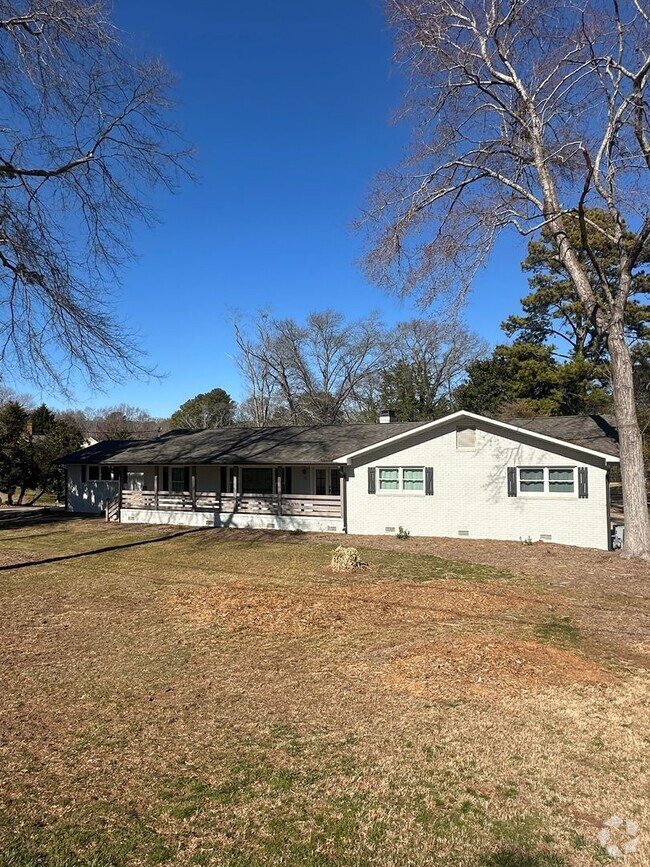 Building Photo - Gorgeous Lake Home on Lanier!