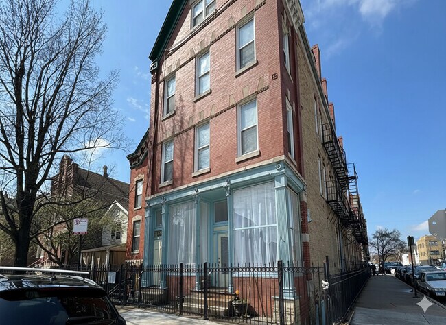 Building Photo - 1362 N Bosworth Ave Unit B3