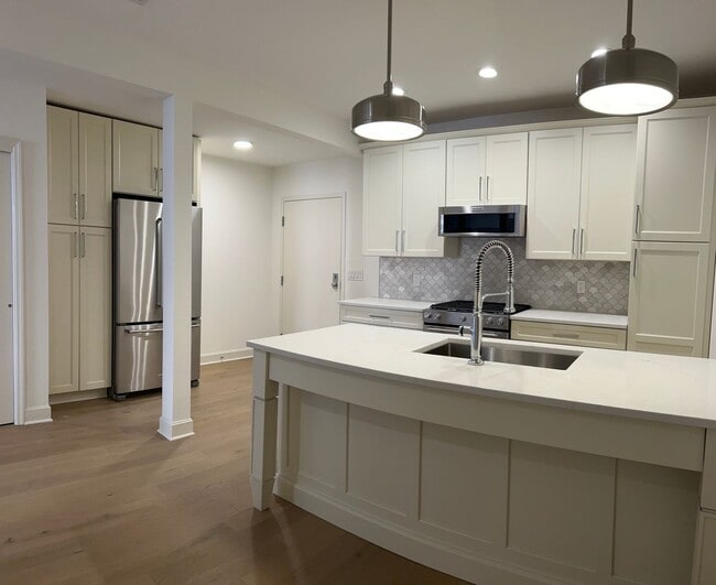 Building Photo - 680res Rental