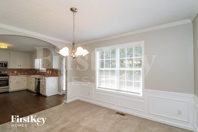 Photo - 208 Moore Valley Way