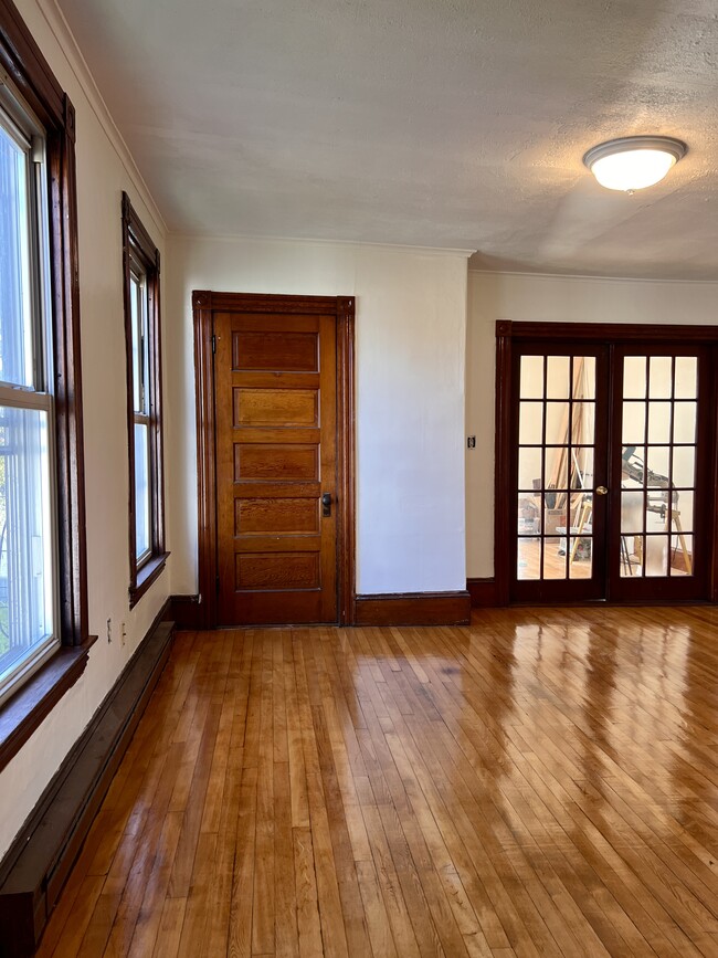 Livingroom - 94 Graham St Unit 301