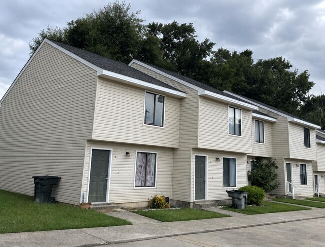 Building Photo - 251 Knight Dr