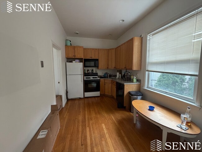 Building Photo - 340 Franklin St Unit 3