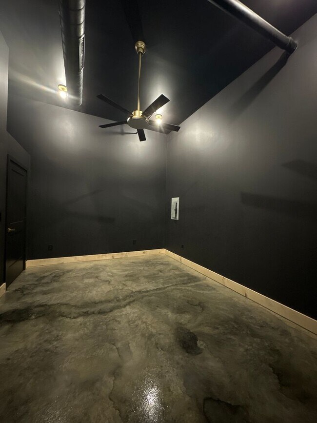 Photo - 21 W Broadway Unit Apt 205