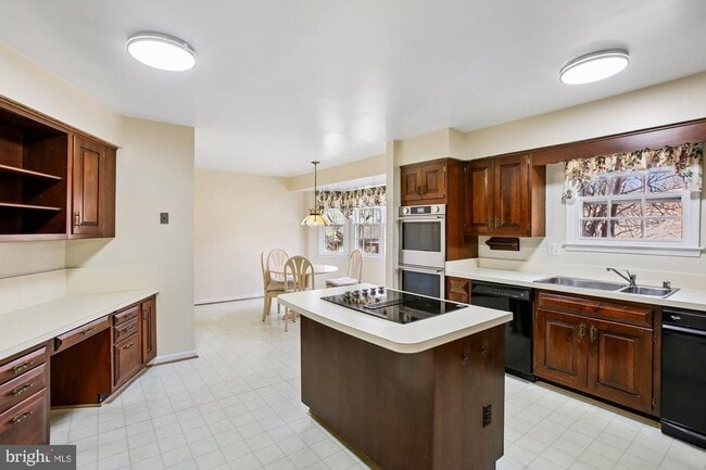 Photo - 6604 Tina Ln