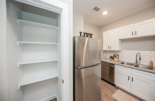 Photo - 10317 Lake Rd Unidad 13B