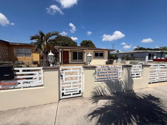 Building Photo - 281 W 17th St