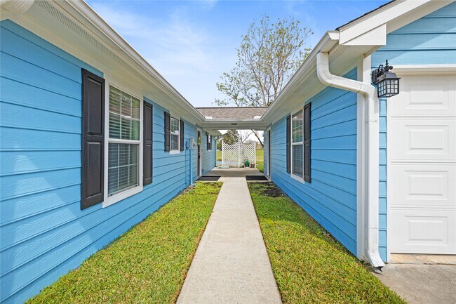 Photo - 140 Meadowview Dr