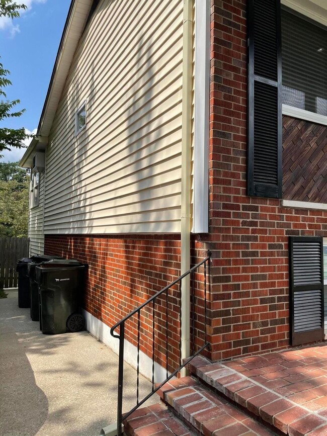 Photo - 3421 Holwyn Rd