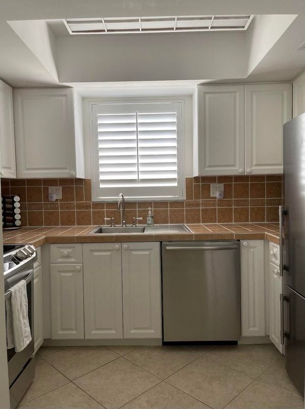 1202 Palm Trail Unit 6