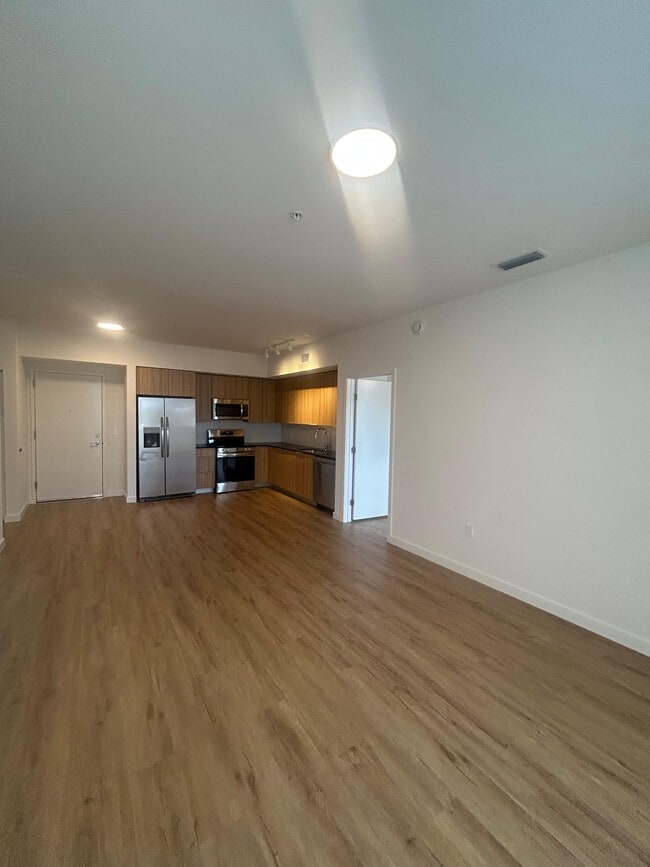 Building Photo - 984 E 27th St Unit C2 Rental