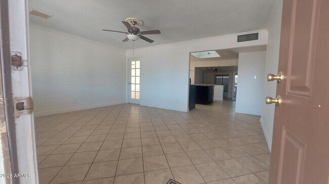 2448 W Freeway Ln
