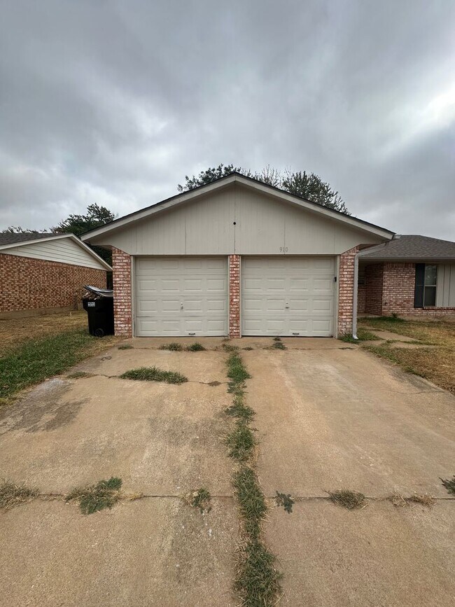 910 Craig Dr