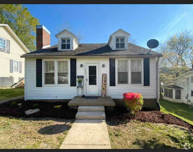 Building Photo - 226 Fisher Ave Rental