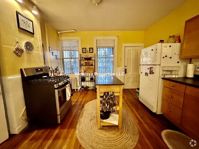Building Photo - 85 College Ave Unit 1C Rental
