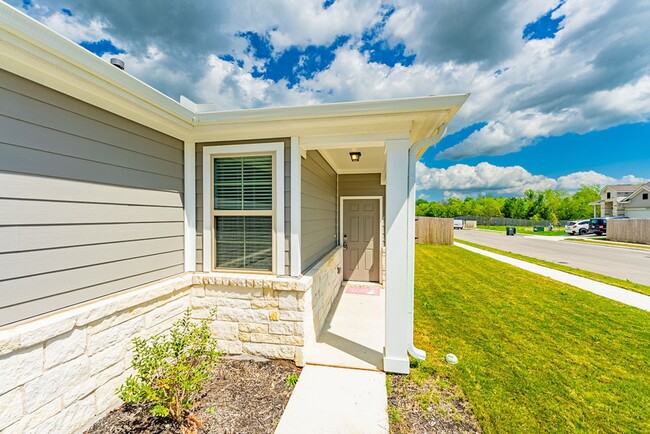Photo - Beautiful New 4 bed, 2 bath home in Buda!