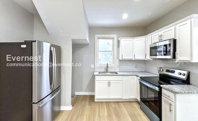 Photo - 2432 Steele Ave