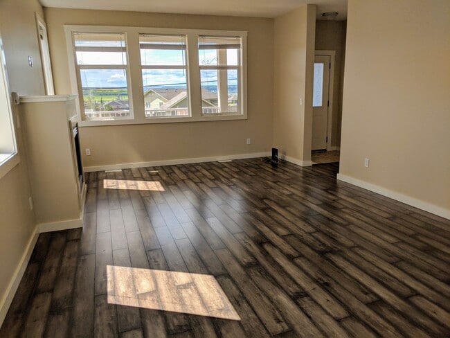 8808 17 St