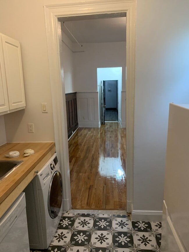 Photo - 735 St Nicholas Ave