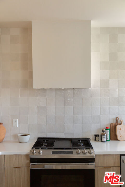 Photo - 6541 De Longpre Ave Unit 1/2