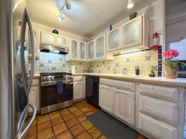 Photo - 624 Galisteo St