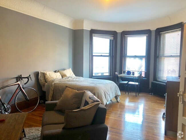 Building Photo - 306 Newbury St Unit 3 Rental